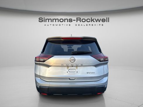 Used 2024 Nissan Rogue SV AWD/4WD image 3
