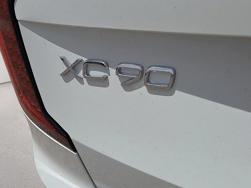 New 2026 Volvo XC90 B5 Core AWD/4WD image 16