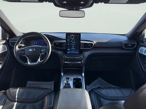 Used 2020 Ford Explorer Platinum w/ Premium Technology Package image 16