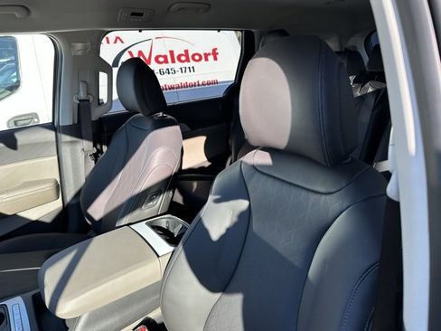 New 2026 Kia Carnival EX image 8