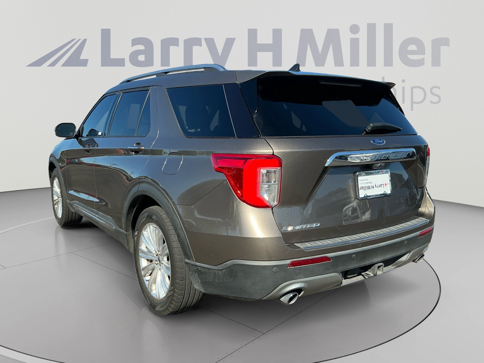 Used 2021 Ford Explorer Limited w/ Equipment Group 301A RWD image 3