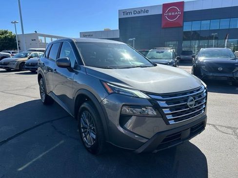 Used 2026 Nissan Rogue SV AWD/4WD image 3