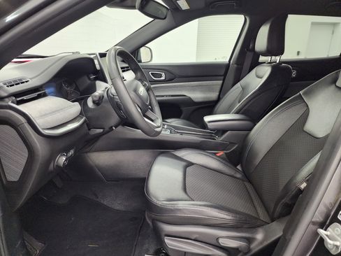 Used 2024 Jeep Compass Latitude image 8