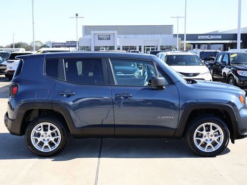 Used 2023 Jeep Renegade Latitude image 8
