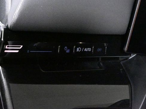 Used 2026 BMW 530i xDrive w/ Premium Package image 28