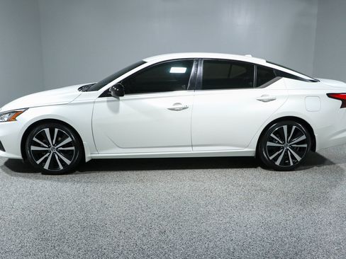 Used 2021 Nissan Altima 2.5 SR FWD image 10