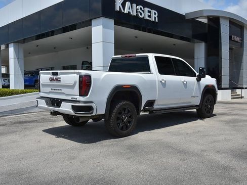 Used 2024 GMC Sierra 2500 AT4 image 11