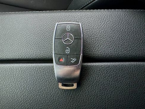 Used 2023 Mercedes-Benz EQB 300 4MATIC image 31
