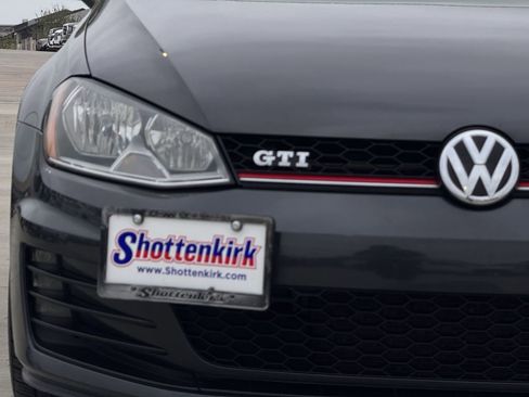 Used 2017 Volkswagen Golf 4-Door FWD image 8