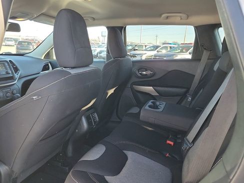 Used 2018 Jeep Cherokee Latitude image 9