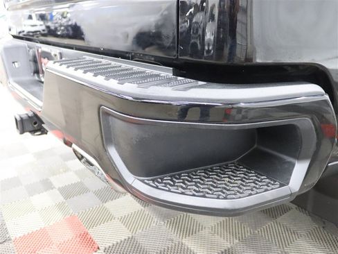 Used 2021 Chevrolet Silverado 1500 LT Trail Boss w/ Convenience Package II AWD/4WD image 9