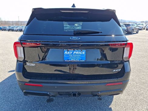 Certified 2025 Ford Explorer ST-Line w/ Premium Package image 5