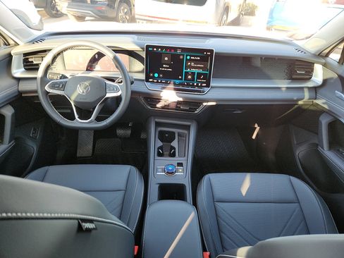 New 2026 Volkswagen Tiguan SE image 11