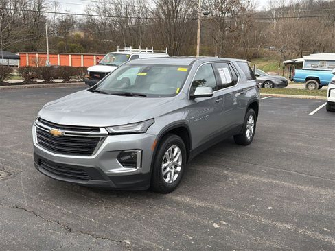 Used 2023 Chevrolet Traverse LS w/ Safety Package image 4