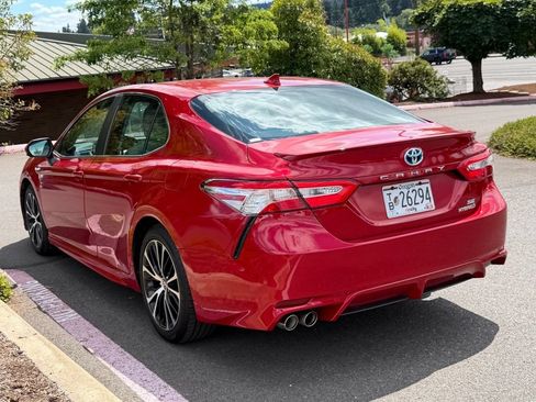 Used 2020 Toyota Camry SE FWD image 5