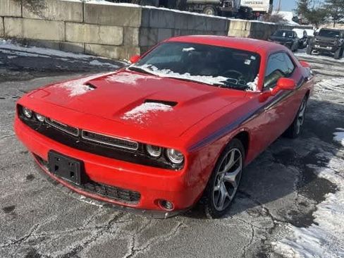 Used 2016 Dodge Challenger SXT Plus image 4