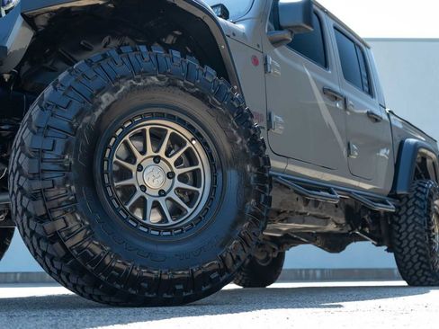 Used 2022 Jeep Gladiator Rubicon w/ LED Lighting Group AWD/4WD image 2
