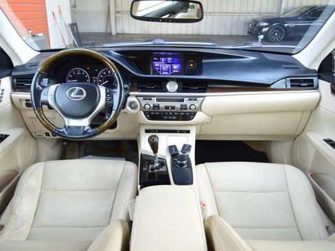 Used 2014 Lexus ES 350 w/ Premium Package FWD image 13