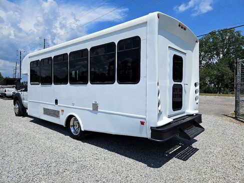 Used 2016 Ford F550 2WD Regular Cab Super Duty image 3