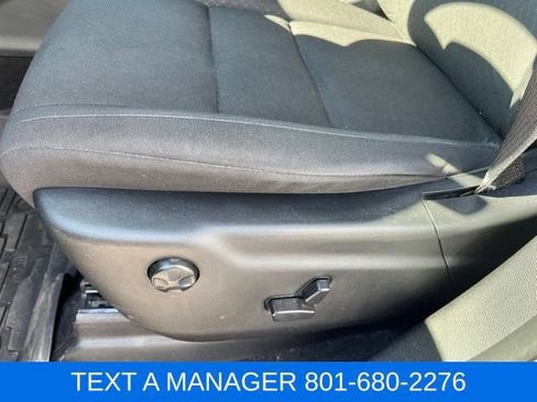 Used 2021 Jeep Grand Cherokee Laredo w/ Security & Convenience Group AWD/4WD image 17