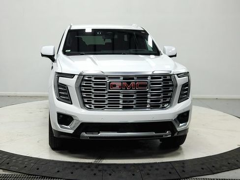 Used 2025 GMC Yukon Denali RWD image 3