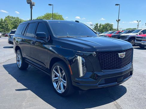 Used 2025 Cadillac Escalade Sport w/ Touring Package AWD/4WD image 7