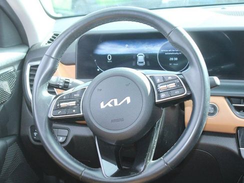 Used 2024 Kia Seltos EX image 13