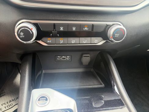 Used 2024 Nissan Altima 2.5 SV AWD/4WD image 18