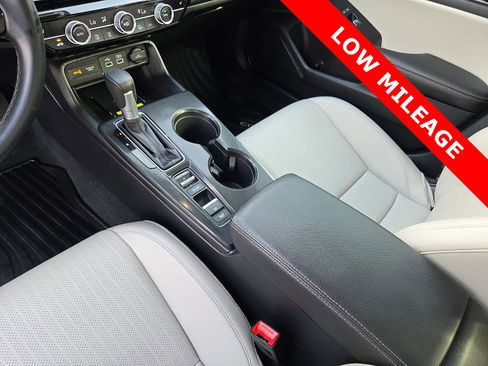 Used 2024 Honda Civic Touring image 25