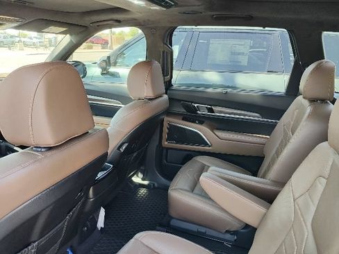 Certified 2022 Kia Telluride SX w/ SX Prestige Package AWD/4WD image 3