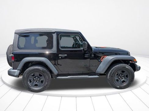 Used 2022 Jeep Wrangler Sport AWD/4WD image 3