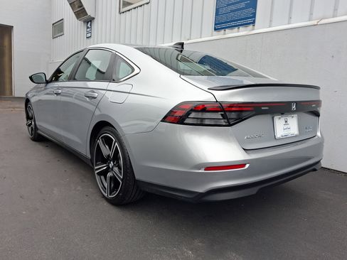 Used 2025 Honda Accord Sport image 3