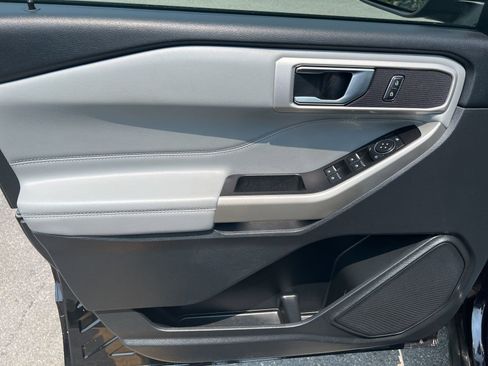 Used 2022 Ford Explorer XLT w/ Equipment Group 202A image 20