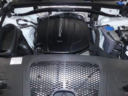 Used 2018 Porsche Macan image 30