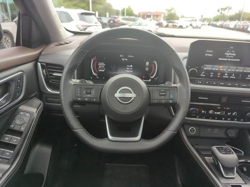 Used 2022 Nissan Rogue Platinum w/ Head-Up Display Package image 17