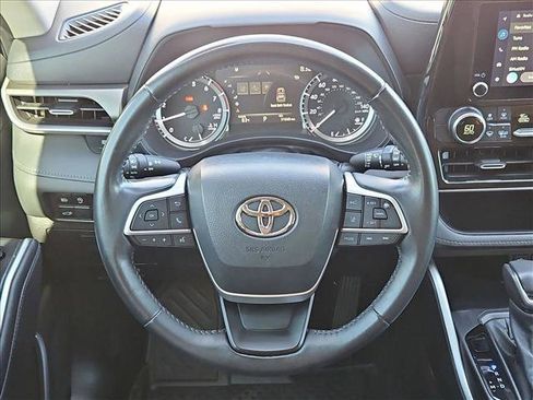 Used 2023 Toyota Highlander LE FWD image 14