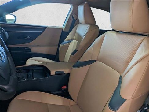 Used 2025 Lexus ES 300h w/ Premium Package FWD image 18