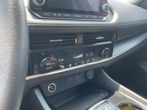 Used 2021 Nissan Rogue SV FWD image 17