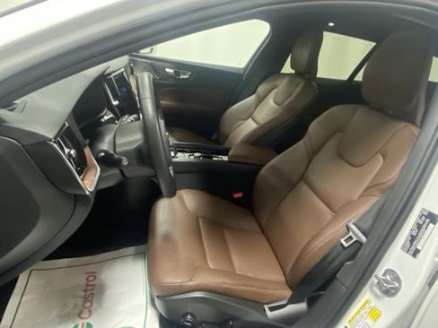Used 2024 Volvo V60 B5 Cross Country Plus image 11
