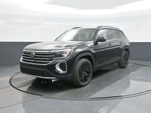 New 2026 Volkswagen Atlas SE image 3