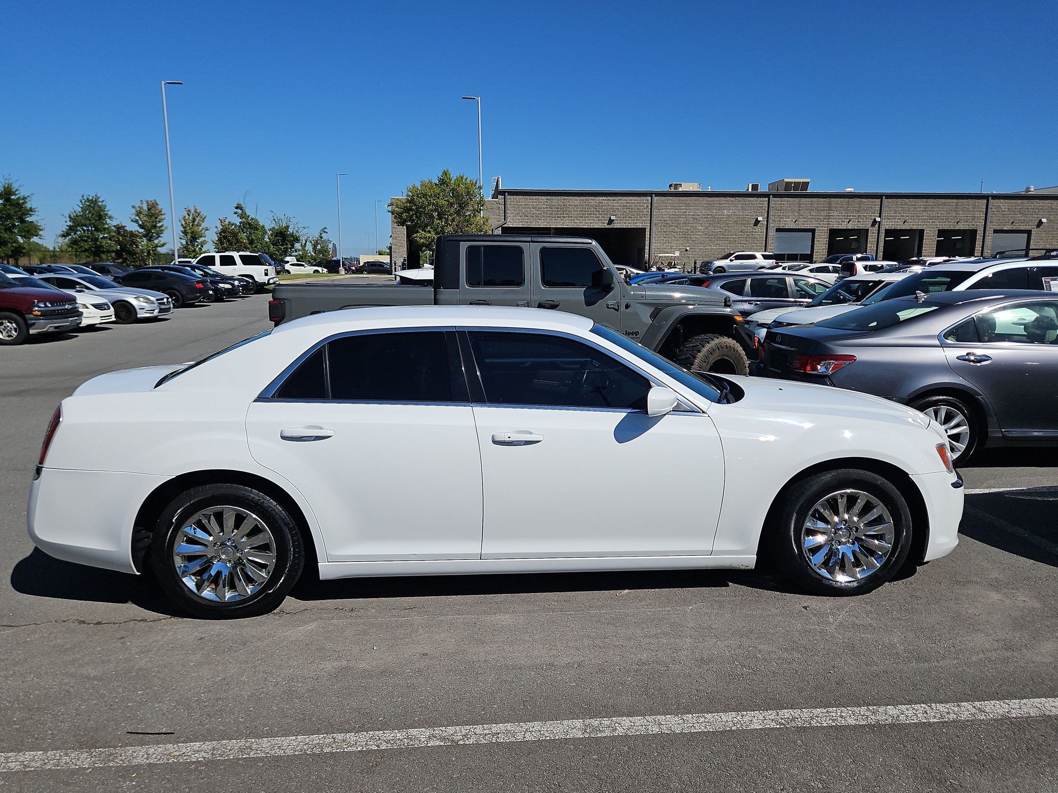 Used 2014 Chrysler 300 RWD image 8