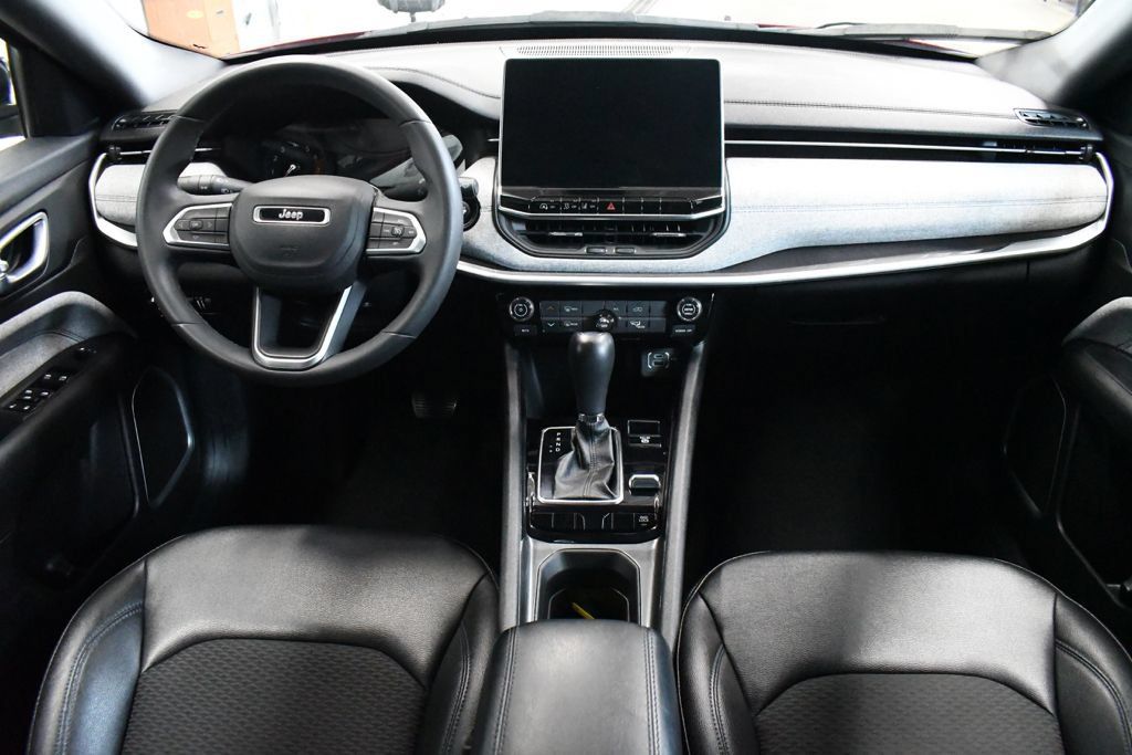 Used 2024 Jeep Compass Latitude AWD/4WD image 27