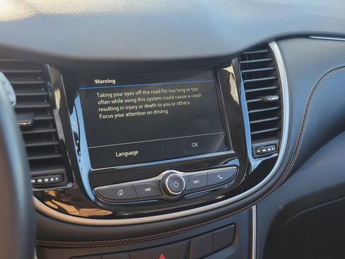 Used 2019 Chevrolet Trax LT w/ LT Convenience Package image 17