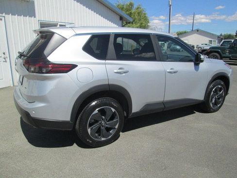Used 2025 Nissan Rogue SV AWD/4WD image 6