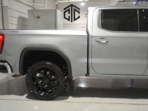 Used 2025 GMC Sierra 1500 SLT image 8