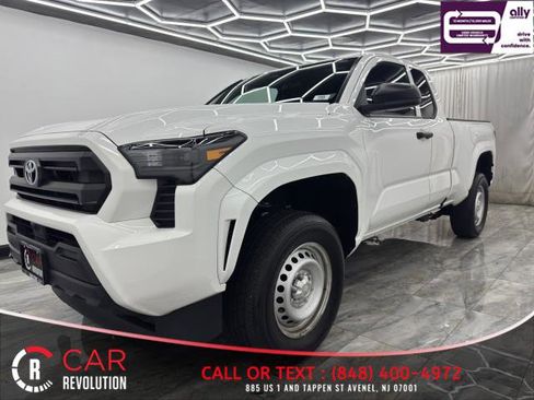 Used 2024 Toyota Tacoma SR image 3