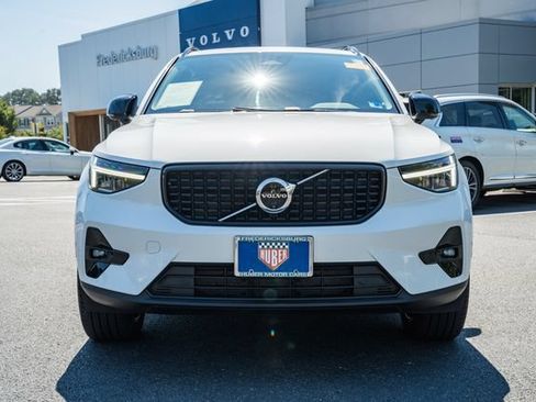 Used 2024 Volvo XC40 B5 Plus w/ Climate Package AWD/4WD image 2