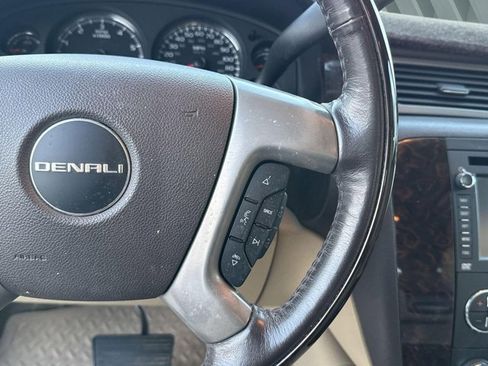 Used 2014 GMC Yukon XL Denali image 26