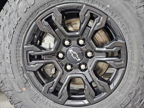 Used 2022 Chevrolet Silverado 1500 ZR2 w/ Technology Package AWD/4WD image 8
