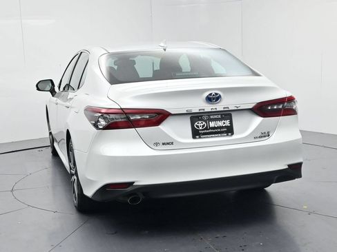 Used 2022 Toyota Camry XLE w/ Cold Weather Package FWD image 6